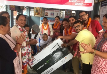 एन आई सी एशियाद्वारा एलईडी टि.भी. हस्तान्तरण