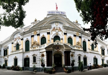 चोरबाटो अपनाउदै मर्जरको बाध्यकारी निर्देशन जारी गर्दै राष्ट्र बैंक