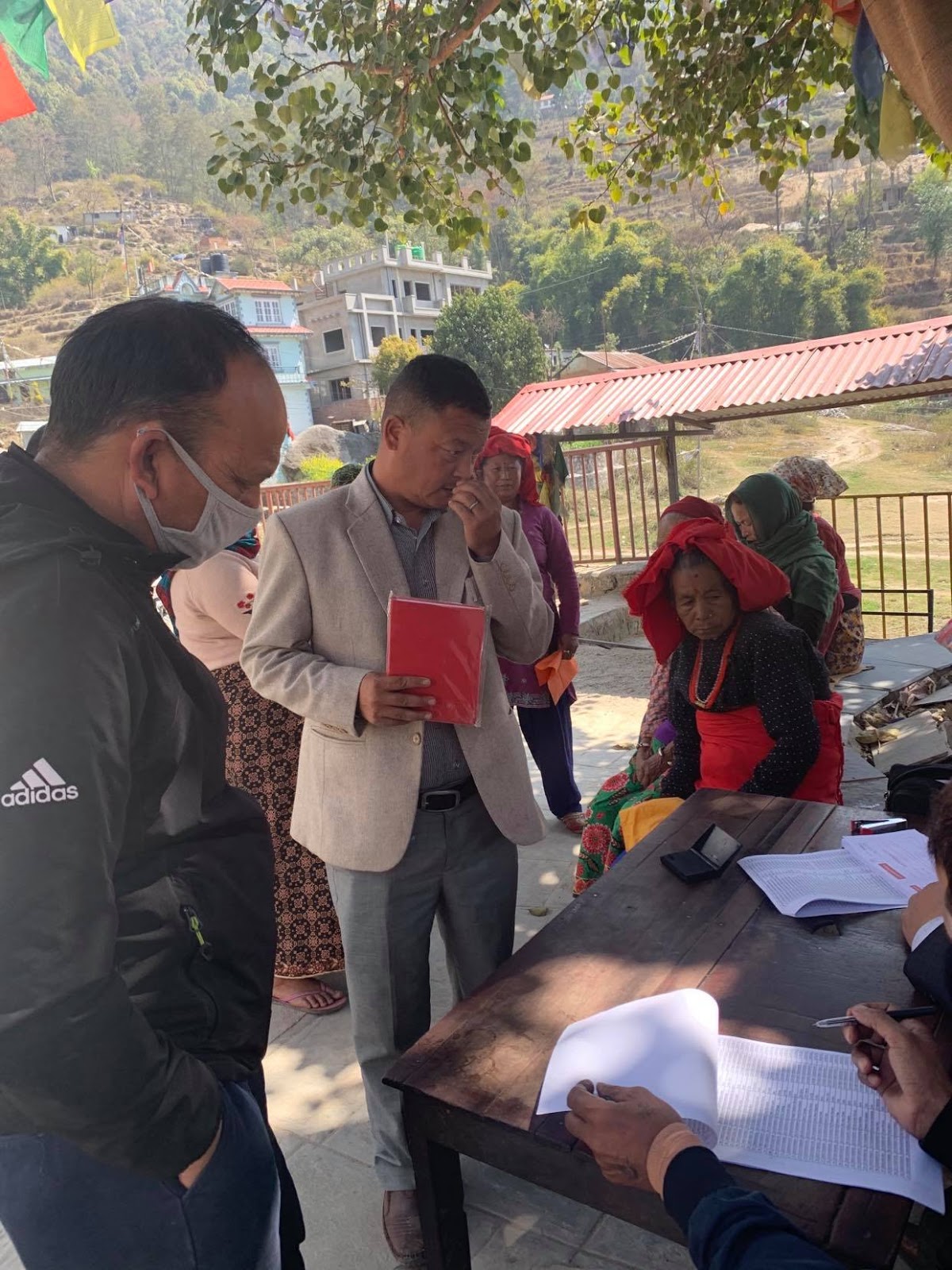 बूढानीलकण्ठ नगरपालिकाका विभिन्न वडाहरुद्वारा टोलटोलमा गरियो दोस्रो चौमासिक सुरक्षा भत्ता वितरण