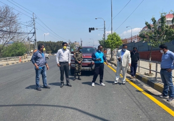 लकडाउनको सदुपयोग : यसरी हुँदैछ काठमाडौँमा सडक मार्किङ