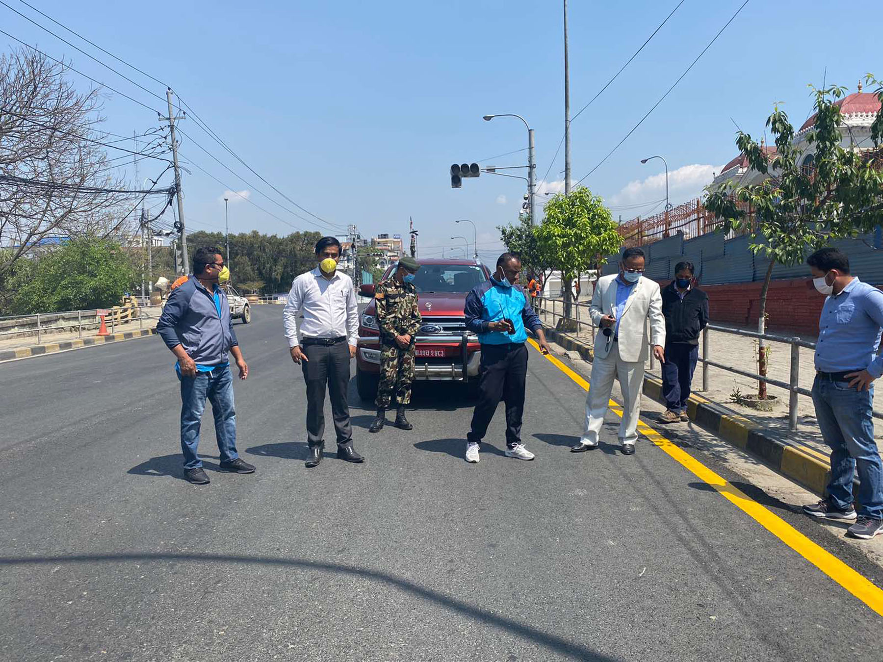 लकडाउनको सदुपयोग : यसरी हुँदैछ काठमाडौँमा सडक मार्किङ