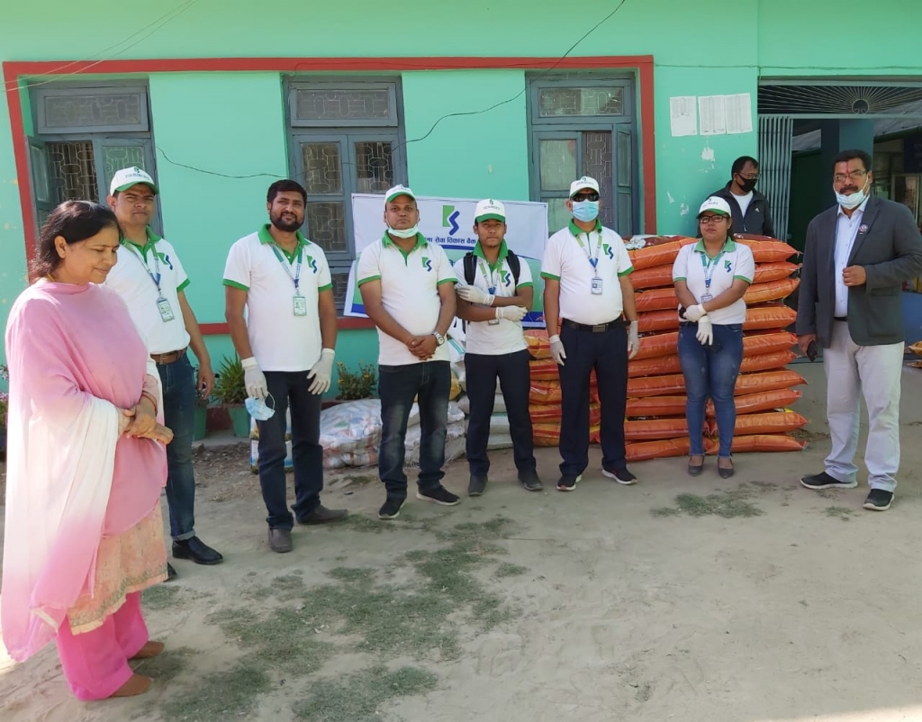 कामना सेवाले हस्तान्तरण गर्यो रु १ लाख बराबरको राहत सामाग्री