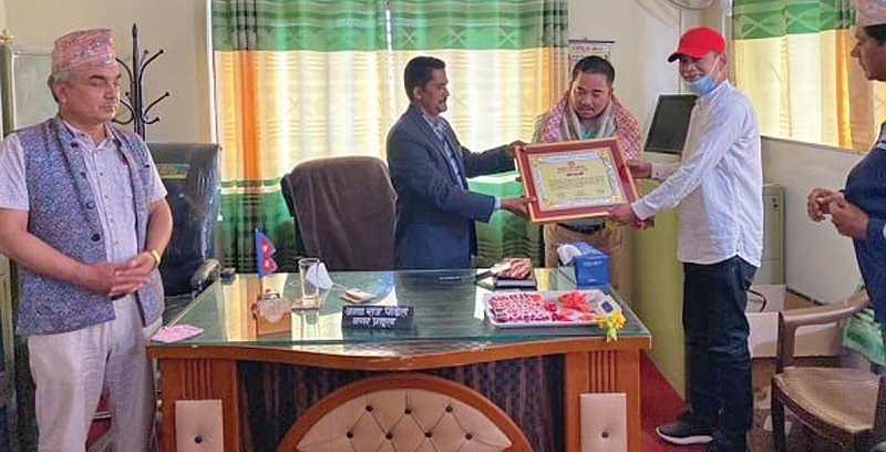 प्रभु बैंकका सिईओ शेरचनलाई सम्मान