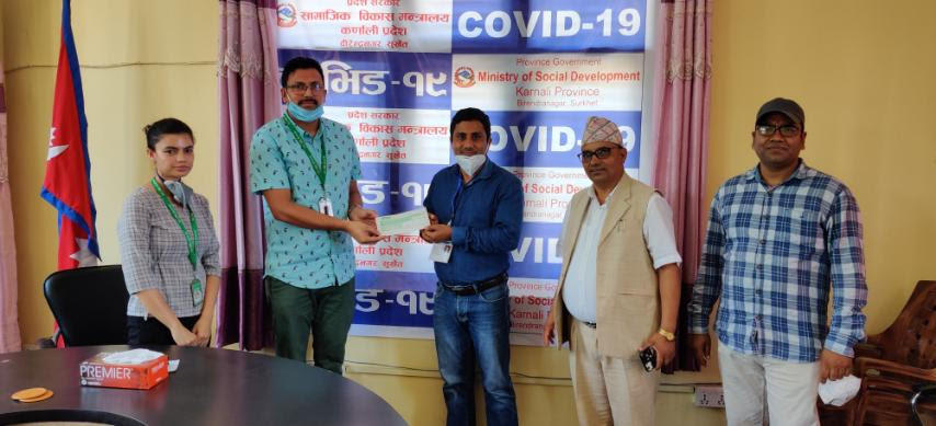 नबिल बैंकले कर्णाली प्रदेशलाई पिसिआर मेसिन स्थापनाका लागि दियो २८ लाख रुपैयाँ