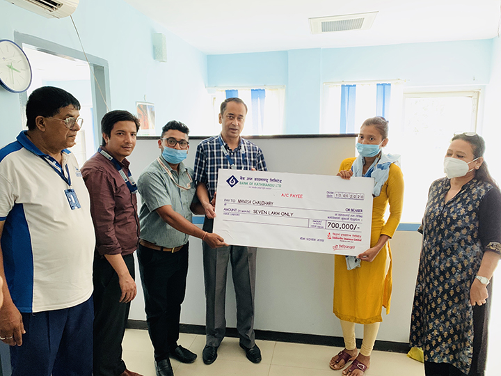 बैंक अफ काठमाण्डूले बीमाको दाबी रकम भुक्तानी गर्यो