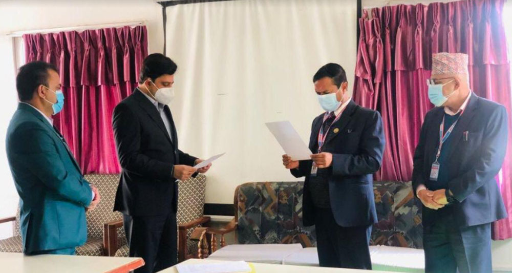 गुराँस लाइफका नवनियुक्त अध्यक्ष दुगड़ले गरे सपथ ग्रहण