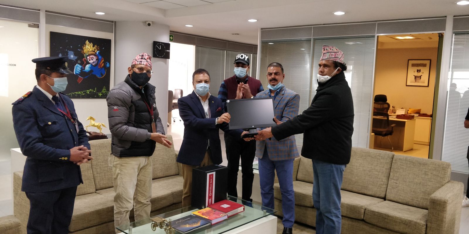 हिमालयन बैंकले सैनिक समाजलाई दियो एक थान कम्प्युटर सेट