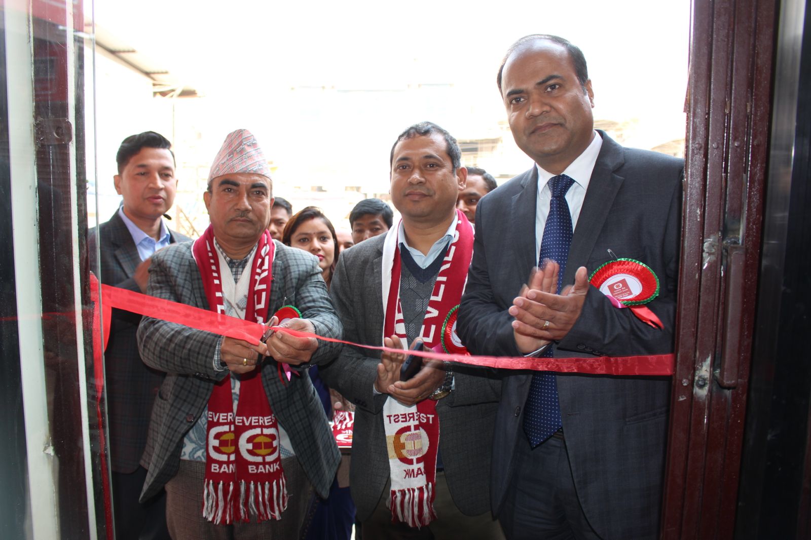 एभरेष्ट बैंकको १०१ औं शाखा धादिङको धार्केमा