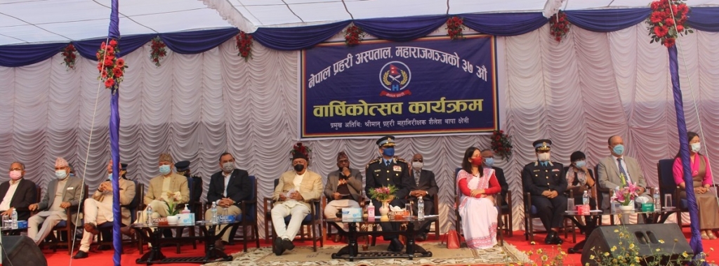 राष्ट्रिय वाणिज्य बैंकद्धारा नेपाल प्रहरी अस्पताललाई क्यूआर कोड र पोस मेसिन हस्तान्तरण