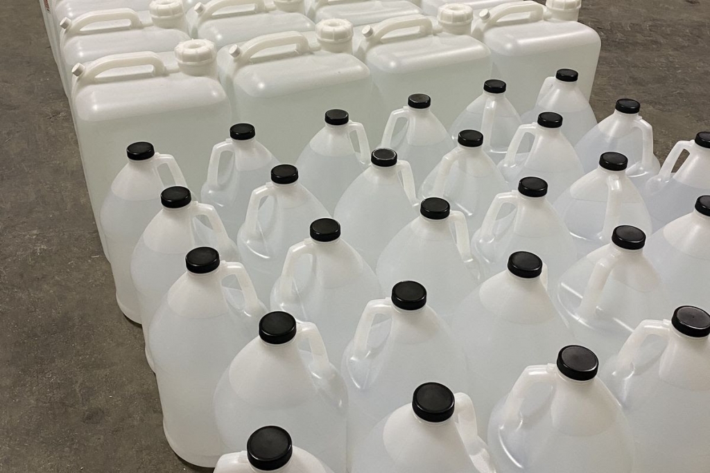 नक्कली स्यानिटाइजर उत्पादन गर्ने उद्योगमा प्रहरीको छापा