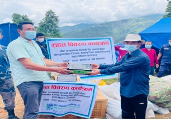 बेस्ट फाइनान्सद्वारा हेलम्बुबासीलाई ४८ थान सोलार प्यानल सहयोग