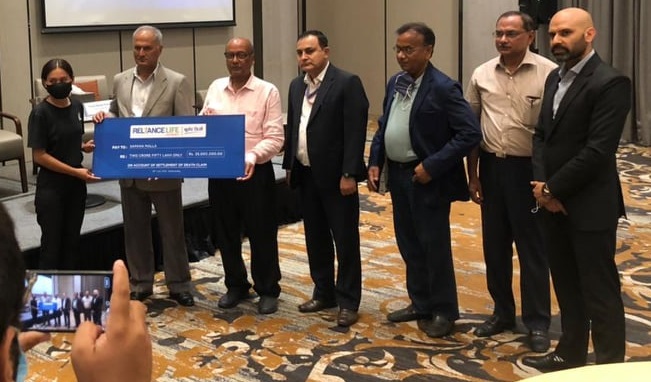 रिलायन्स लाइफद्धारा साढे २ करोड रुपैयाँको मृत्यु दाबी भुक्तानी