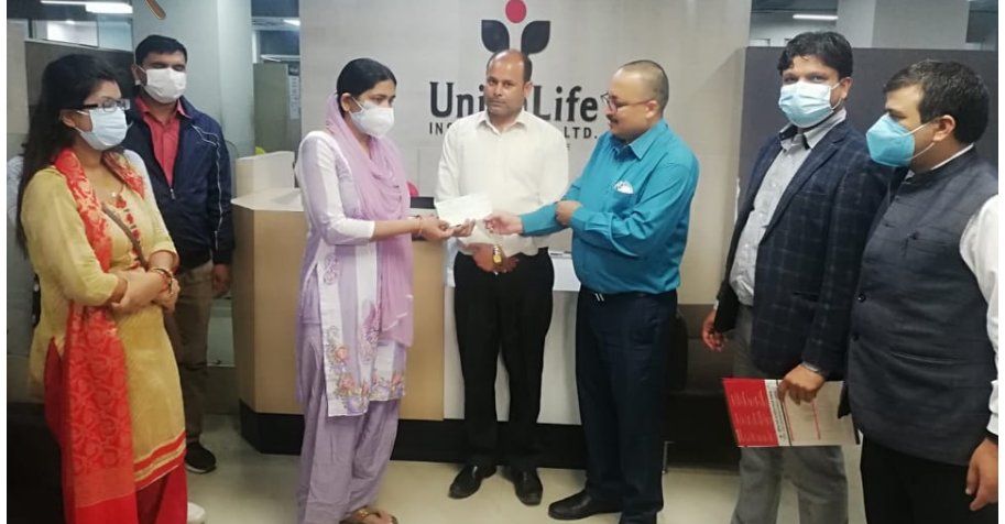 यूनियन लाइफद्धारा बीमा बापतको १ करोड २ लाख रुपैयाँ दाबी भुक्तानी