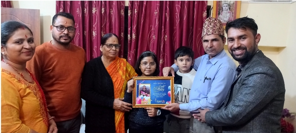 छोरीको जन्मदिनमा २० लाख रुपैयाँको बीमा पोलिसी उपहार