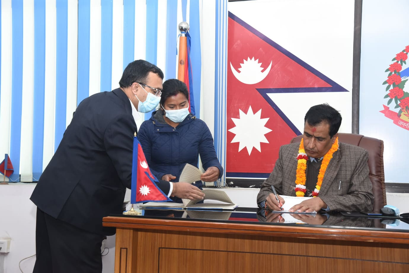 राजेश्वर ज्ञवाली सामान्य तानिएपछि काठमाडौं महानगरको सिइओमा आए लोकनाथ पौड्याल