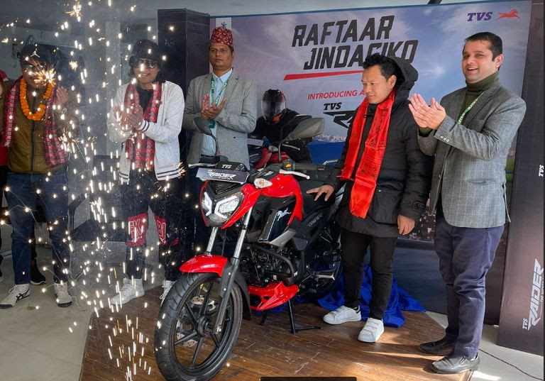 सप्तरंग-३ अन्तर्गत बतास ब्रदर्स सोरुम पोखरामा युवालक्षित टीभीएस रेडर सार्वजनिक