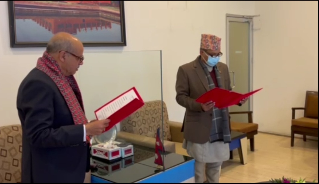 नबिल बैंकका सञ्चालक समितिका अध्यक्षको सपथ ग्रहण