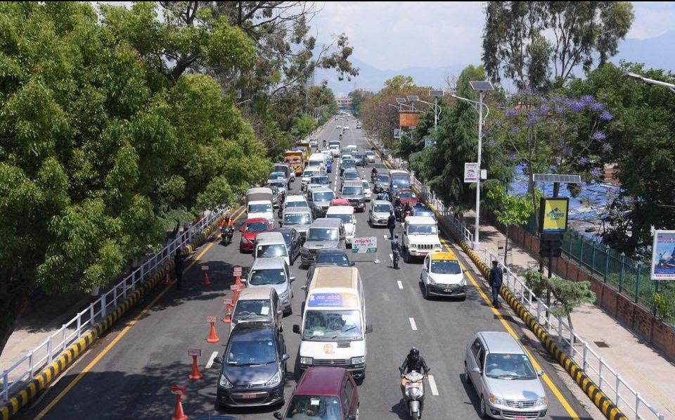 सार्वजनिक सवारीमा जोर बिजोर हट्यो, विद्यालय माघसम्म बन्द