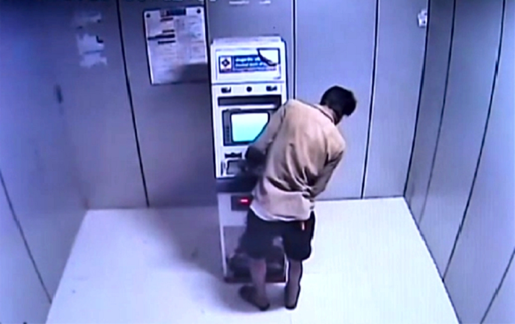 एनआइसि बैंकको एटिएम फोर्दै गरेको अवस्थामा एक पक्राउ