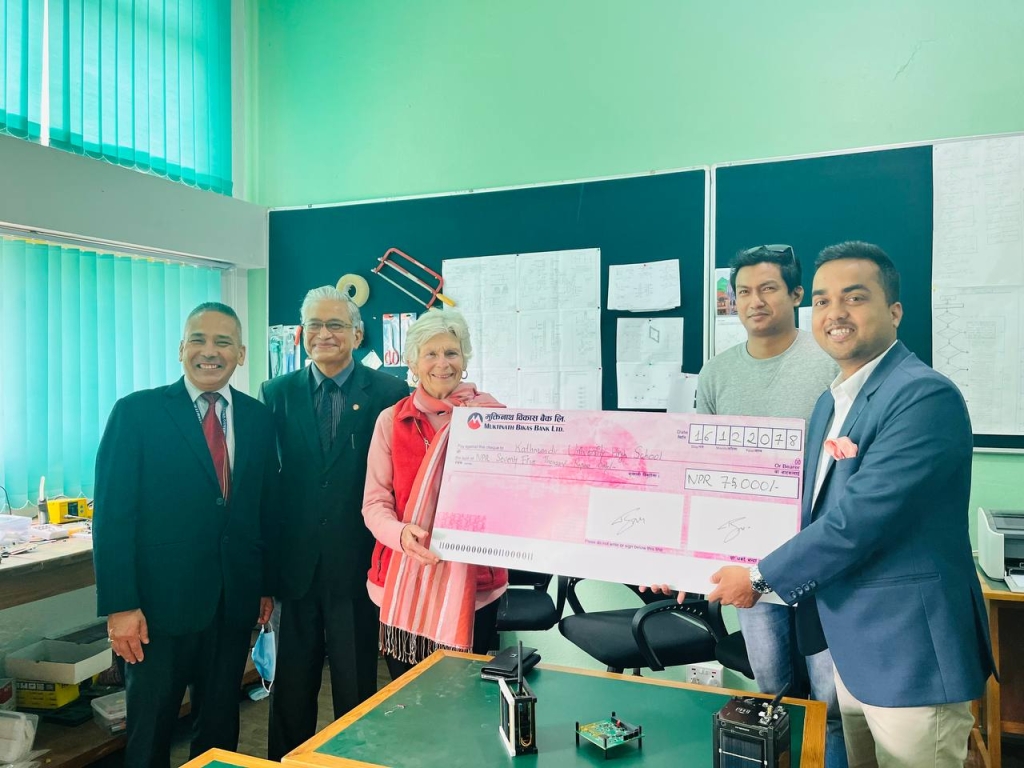 मुक्तिनाथ विकास बैंकद्धारा आईयू क्यूबस्याटस् स्याटेलाईट निर्माण गर्नका लागि सहयोग