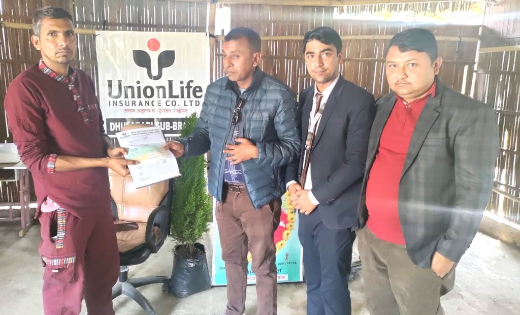 यूनियन लाइफद्धारा ११ लाख ३४ हजार रुपैयाँ मृत्यु दाबी भुक्तानी