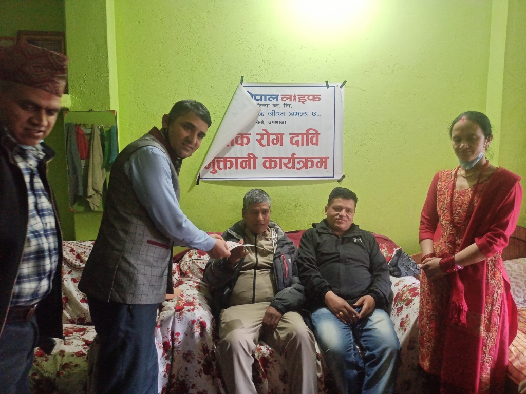नेपाल लाइफद्धारा मृत्यु दाबी रकम भुक्तानी