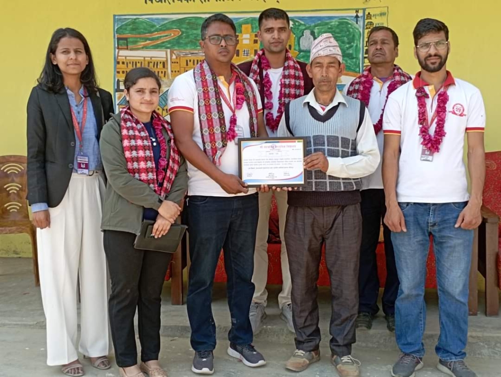 महालक्ष्मी विकास बैंकद्वारा विद्यालयलाई पानी ट्याङ्की तथा ह््रवाईट बोर्ड सहयोग