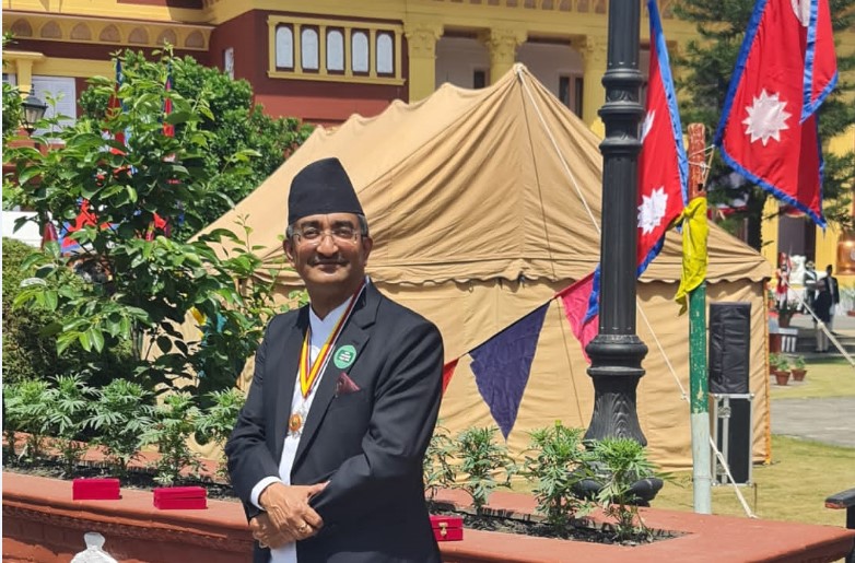 शिखर इन्स्योरेन्सका सिईओ दीप प्रकाश पाण्डे सरकारबाट विभुषित