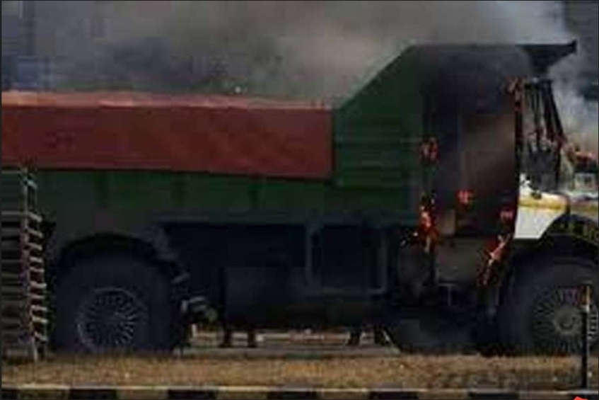 बीमा रकमको लोभमा जब ड्राइभरले आफैँले चलाउने टिपरमा आगो लगाए…