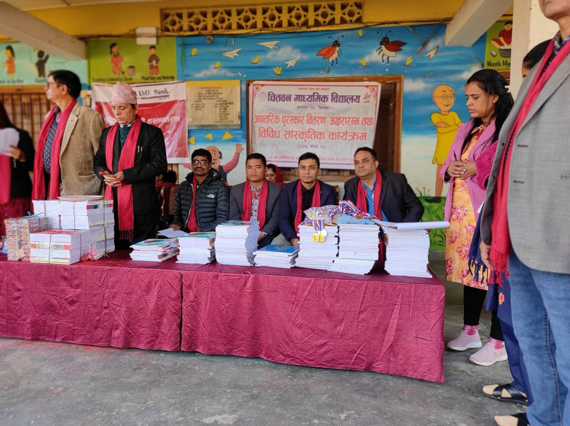 ग्लोबल आइएमई बैंकद्वारा विद्यार्थीलाई शैक्षिक सामग्री सहयोग