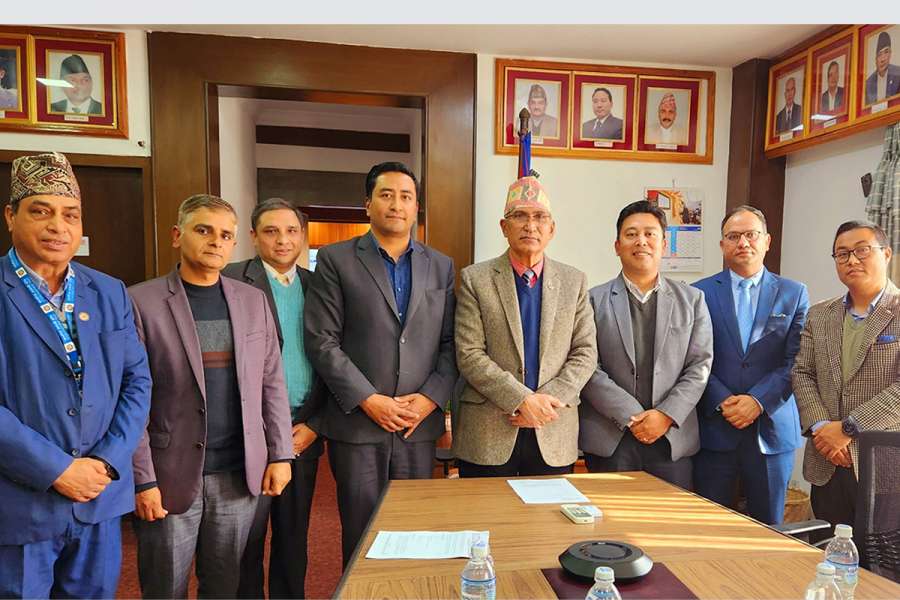 मर्चेण्ट बैंकर्स संघद्वारा अर्थ मन्त्री पौडेलसँग भेटवार्ता