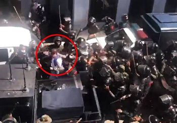 पाकिस्तानी पूर्वप्रधानमन्त्री इमरान खान पक्राउ