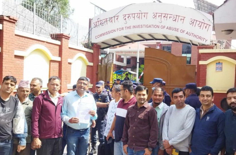 धितोपत्र बोर्ड र बीमा प्राधिकरणका अध्यक्ष विरुद्ध भ्रष्टाचार मुद्दा दायर(मागदावीसहित)