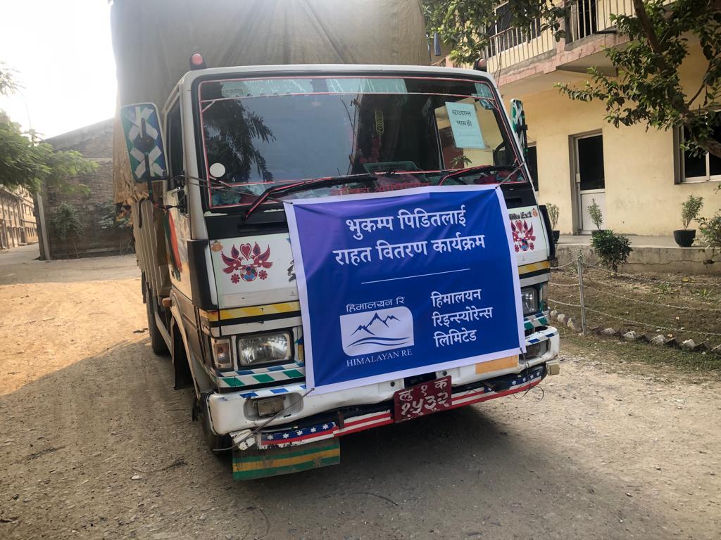 हिमालयन रि इन्स्योरेन्सले भूकम्प प्रभावितलाई दियो ३५ लाख रुपैयाँ बराबरको त्रिपाल र कम्बल