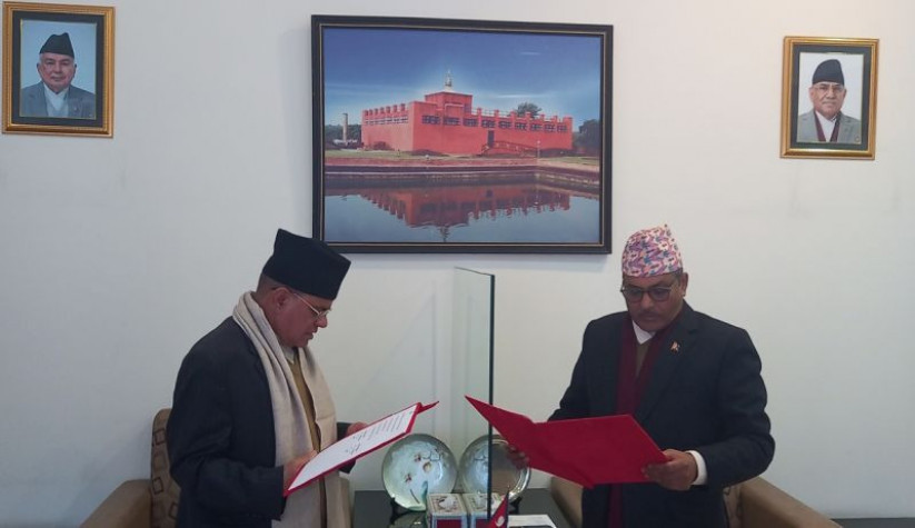 राष्ट्रिय वाणिज्य बैंकका अध्यक्ष दिलीपकुमार ढुङ्गानाले लिए पद तथा गोपनियताको शपथ