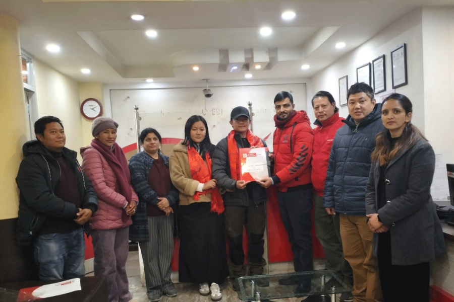 बीमा पोलिसि खरिद गरेर वैवाहिक जीवनको सुरुवात