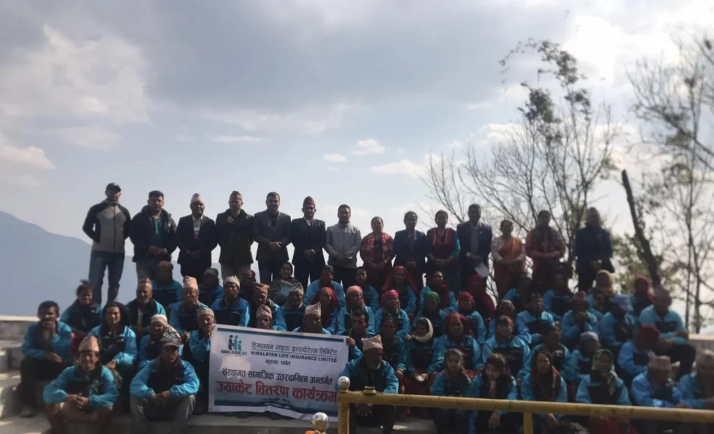 हिमालयन लाइफको कुश्मा उपशाखाद्वारा ज्याकेट वितरण