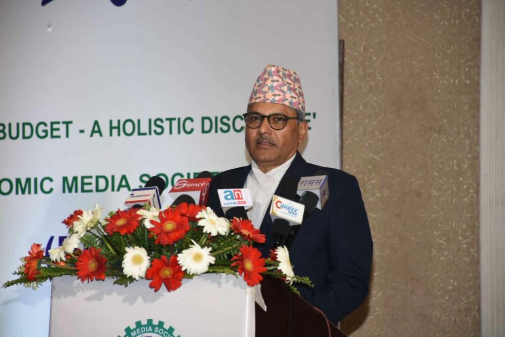 वित्तीय क्षेत्रको नीतिमा केही फरक गर्नुपर्छः गभर्नर अधिकारी