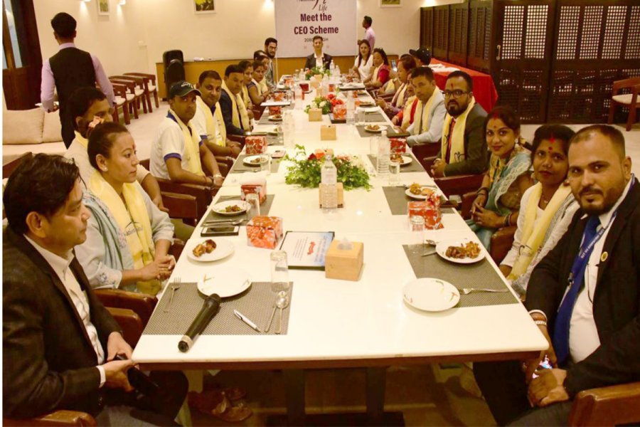 ३० जना अभिकर्तासँग नेशनल लाईफका सीईओको डिनर