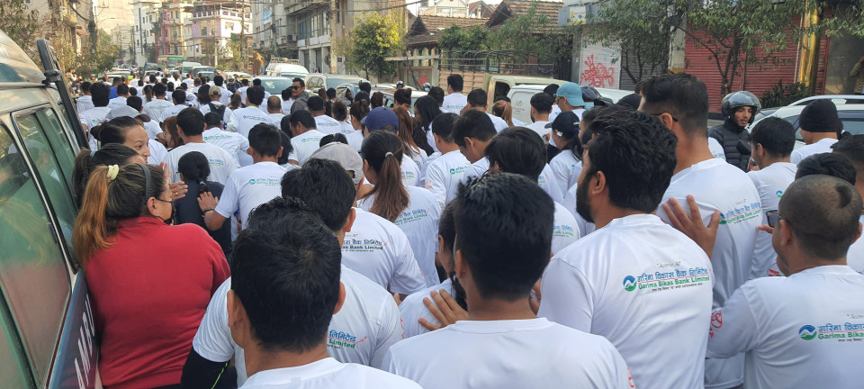 एकाबिहानै गरिमासँग दौडियो काठमाण्डौ