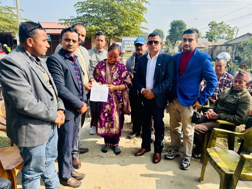 हिमालयन लाइफको नारायणगढ शाखाद्वारा १७ लाख रुपैयाँ बीमा दाबी भुक्तानी