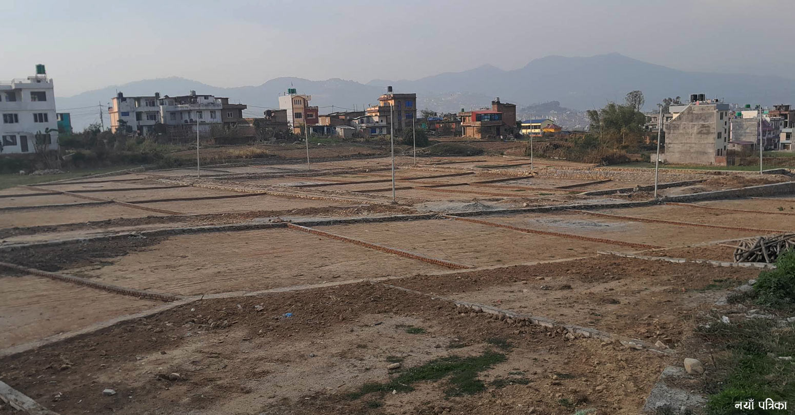 ऋण लिएर घरघडेरी जोड्ने बढे