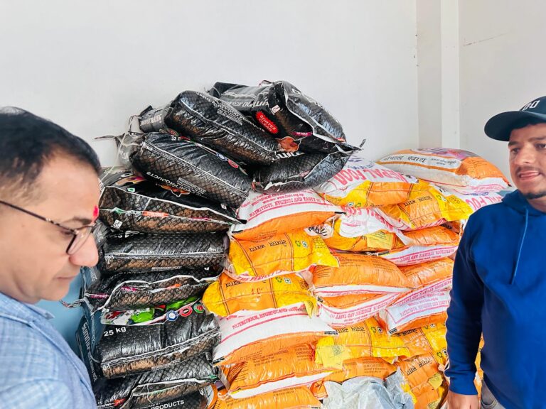 सिटिजन लाइफ इन्स्योरेन्सद्वारा बादी सरोकार मञ्च नेपाललाई खाद्यान्न सामग्री सहयोग