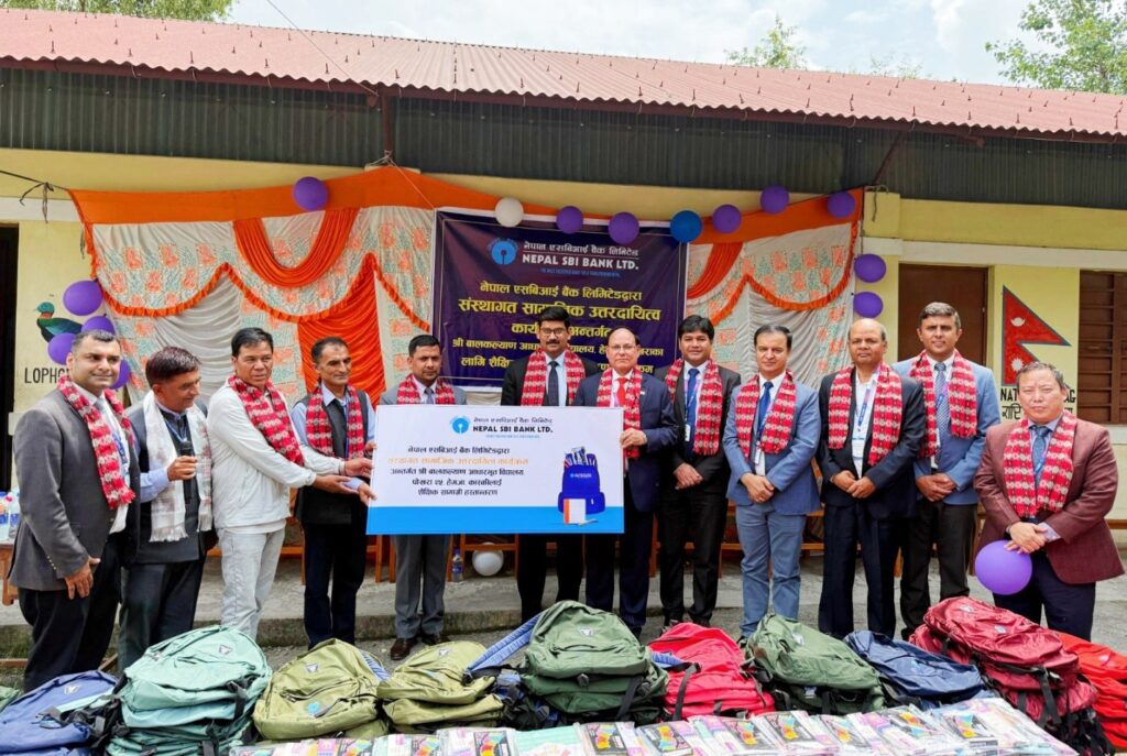 नेपाल एसबिआई बैंकद्धारा स्कुल ब्याग तथा शैक्षिक सामाग्री बितरण