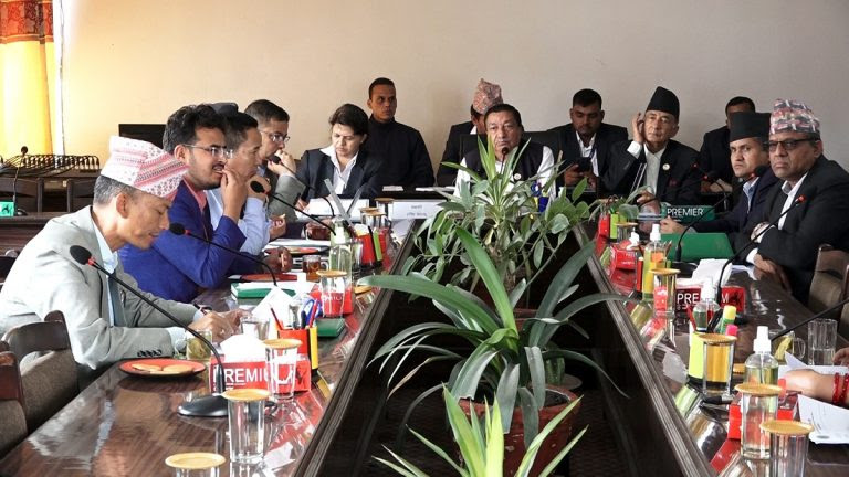 अर्थ समितिको बैठकमा ज्ञानेन्द्र शाहीले भने– गभर्नर कानुन विपरितको व्यक्ति नियुक्त गरियो