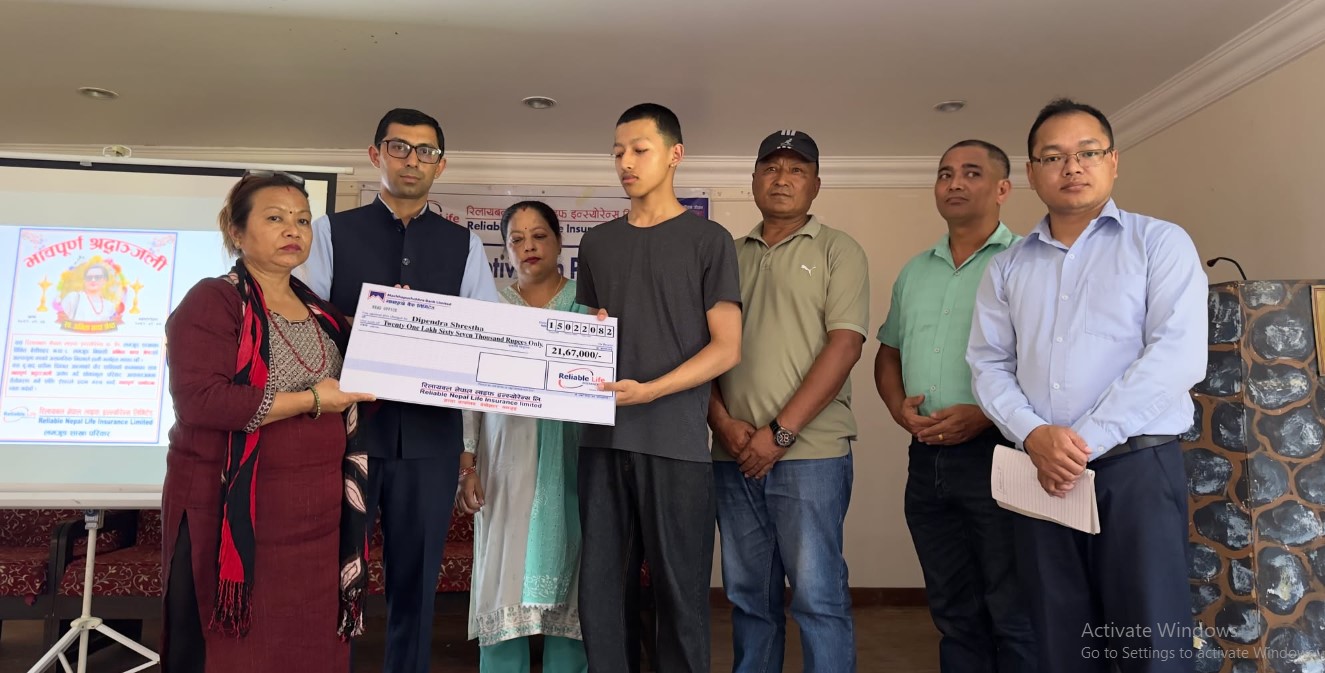 रिलायबल नेपाल लाइफद्वारा २१ लाख रुपैयाँको बीमा दावी भुक्तानी