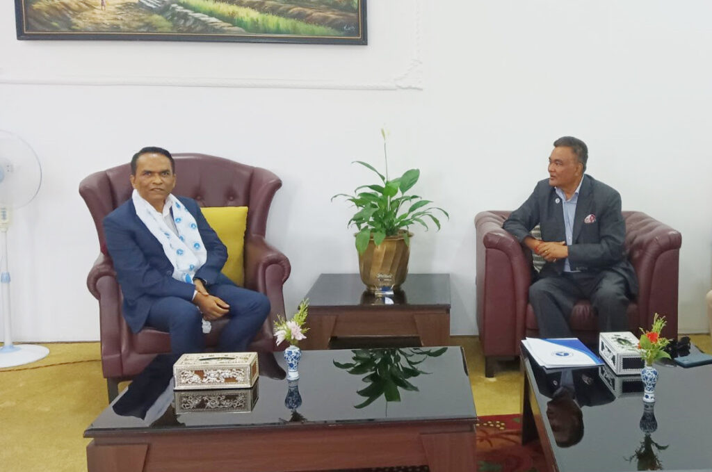 गभर्नर पौडेलसँग होटल व्यवसायीको भेट