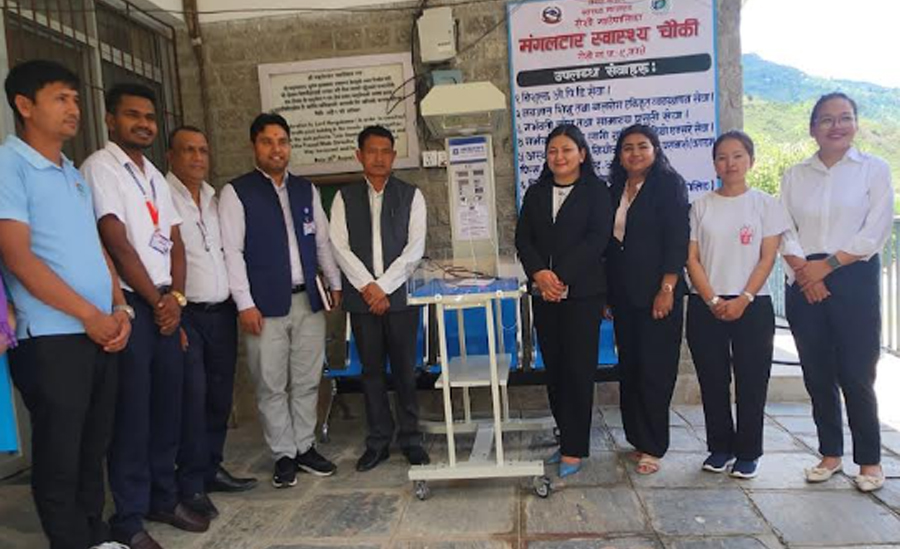 ज्योति विकास बैंकद्वारा मंगलटार स्वास्थ्य चौकीमा बेबी वार्मर हस्तान्तरण