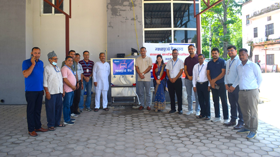 माछापुच्छ्रे बैंकले महाकाली प्रादेशिक अस्पताललाई दियो वाटर चिलर