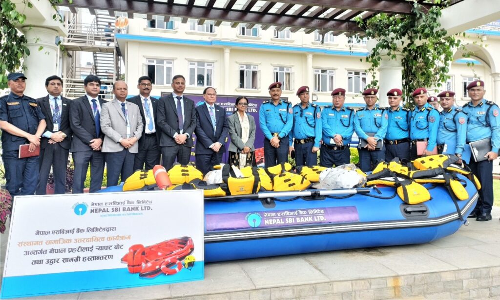 नेपाल एसबिआई बैंकद्धारा नेपाल प्रहरीलाई र्याफ्ट बोट तथा उद्वार सामाग्रीहरु प्रदान